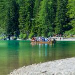 Mit dem Mietboot über den Pragser Wildsee rudern