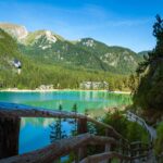 Blick zurück zum Hotel am Pragser See