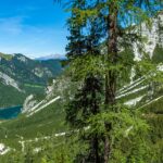 Blick auf den Pragser Wildsee beim Aufstieg zur Seekofelhütte