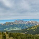 Westflanke des Langkofels mit Blick zur Geislergruppe