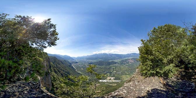 360°-Blick von der Rotwand in der Nähe von Aldein über das Südtiroler Unterland bis zur Salurner Klause