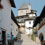 Im Innenhof des ehemaligen Klosters San Romedio