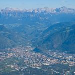 Ausblick über Bozen hin zu den Dolomitengipfel