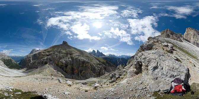 Am Wildgrabenjoch den Ausblick zu den weltberühmten Drei Zinnen genießen.