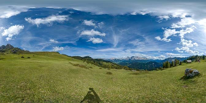 Peitlerwiesen mit Blick zum Heiligkreuzkofel und zum Peitlerkofel