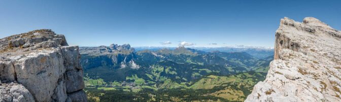 Was für eine Aussicht! Auf dem Dach der Fanes mit Blick hinunter ins Gadertal.