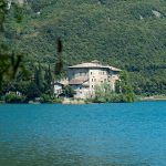 Schloss Toblino auf einer Landzunge im Toblino See