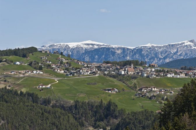 Deutschnofen mit dem Schlern im Hintergrund