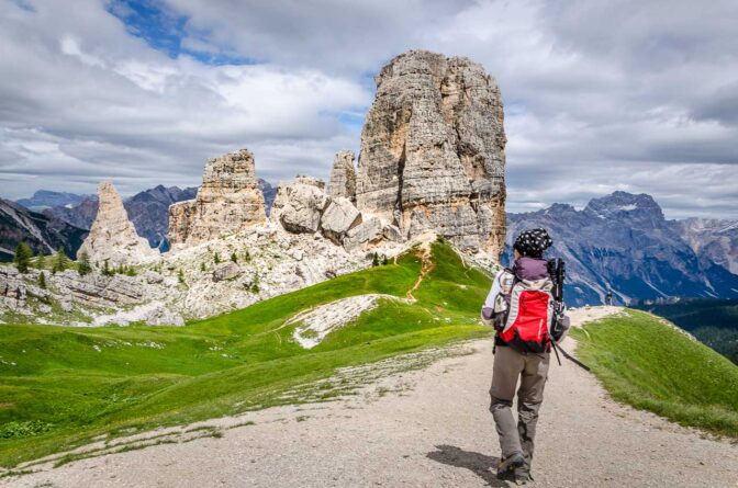 Vor den Dolomitentürmen: Cinque Torri