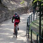 Radfahrer auf Promenade