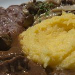 Polenta mit Gulasch