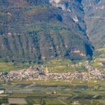 Das Dorf Tramin im Süden Südtirols