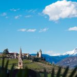 Panoramabild im Frühling: Tramin/Südtirol