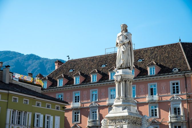 Walter von der Vogelweide auf dem Walterplatz in Bozen