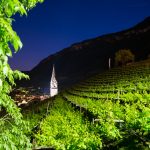 Kirchturm Tramin mit Sternenhimmel