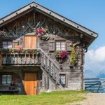 Hütte neben Hirzerhütte