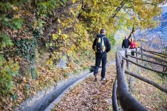 Spaziergänger am Waalweg Marling