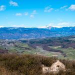 Ruine St. Peter mit Kaltern im Hintergrund