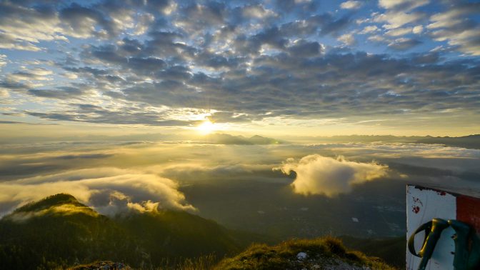 Sonnenaufgang am Roen-Blick zu den Dolomiten