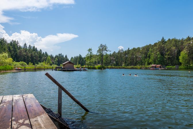 Steg am Völser Weiher