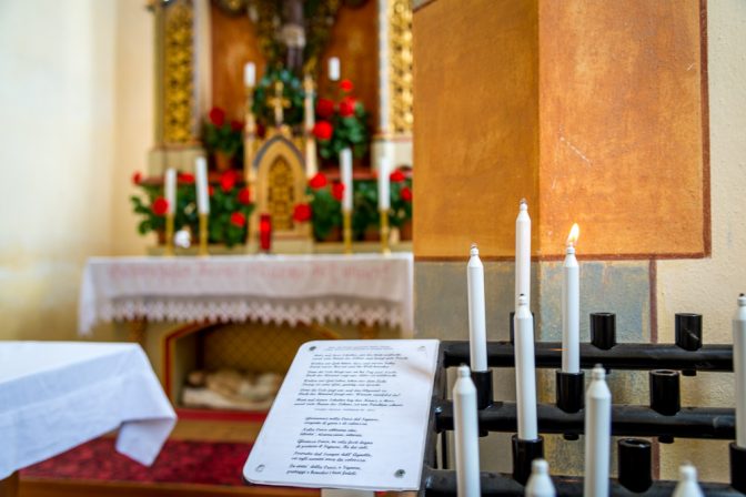 Altar Kirche Heiligkreuz am Ritzlar - Latzfonser Kreuz