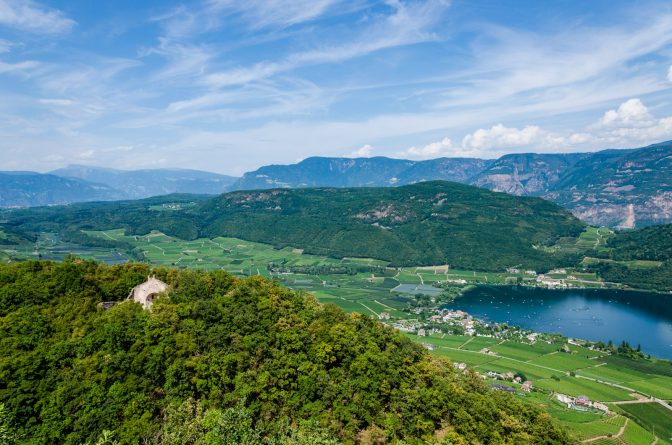 Basilika St. Peter Altenburg und Kalterer See