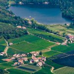 Blick aus der Vogelperspektive auf denMontiggler See