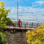 Mountainbaiker auf Bahntrasse Fleimstalbahn