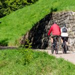 Mountainbaiker auf Bahntrasse Fleimstalbahn