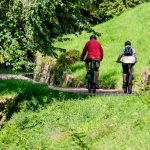 Mountainbaiker auf Bahntrasse Fleimstalbahn