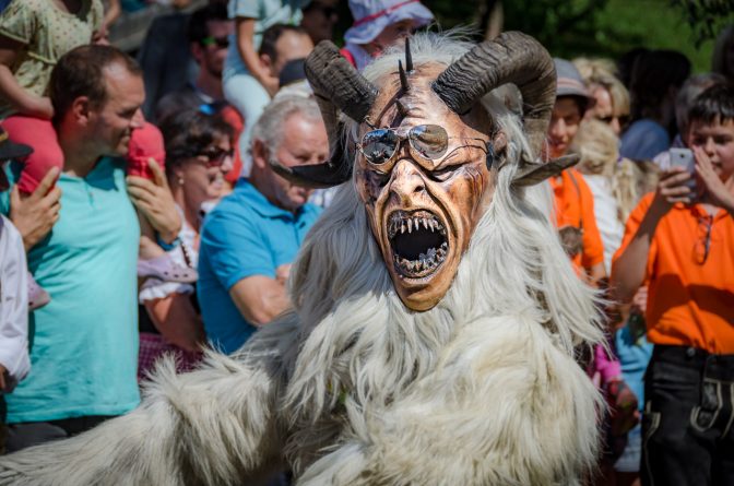 Krampus am Trachtenumzug zu Maria Himmelfahrt in Oberbozen