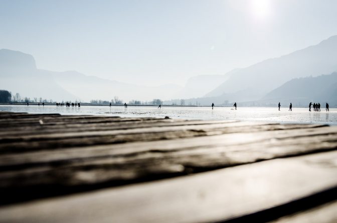 Auf dem gefrorener Kalterer See