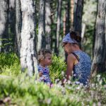 Anni und Anna im Wald