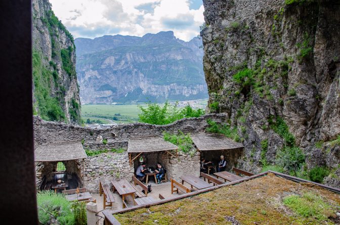 im Inneren der Burgruine Haderburg