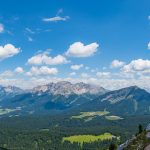 Die südlichen Dolomiten: Schlern, Rosengartengruppe, Latemar, Zanggen, Weißhorn (von links nach rechts)