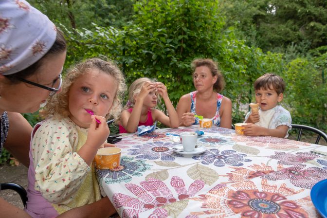 Anna und das erste Eis ihres Lebens