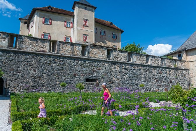 im italienischen Garten von Castel Thun