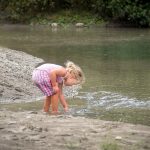 Anna beim Wasser laufen