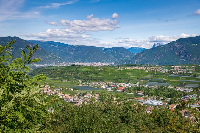 Ausblick von der Gleifkirche in Eppan auf St. Michael, Girlan und Bozen