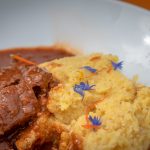 Gulasch mit Kräuterpolenta