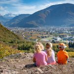 Blick auf das herbstliche Bozen vom Moritzinger Berg