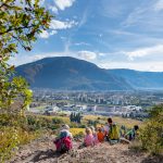 Blick auf das herbstliche Bozen vom Moritzinger Berg