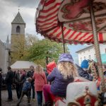 Ringelspiel auf dem Martinimarkt in Kurtinig