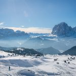 Skifahren in Gröden mit Langkofel im Hintergrund