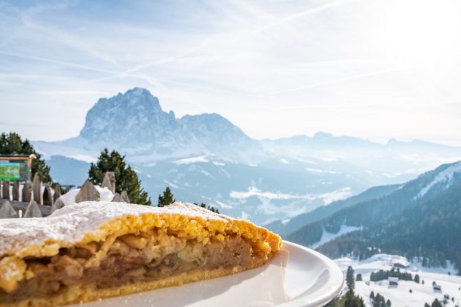 Apfelstrudle mit Dolomitenblick