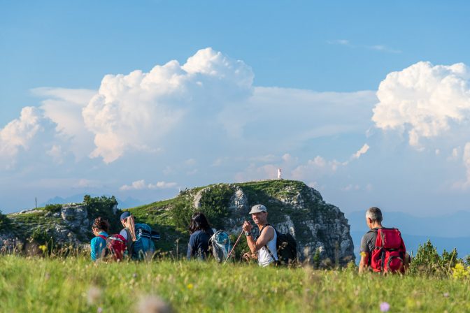 Alpenverein Tramin mit Roen im Hintergrund