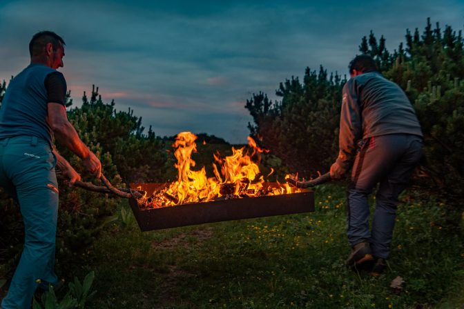 Das Feuer muss hinübe rzum Scheiterhaufen