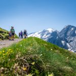 Wandern mit Blick auf die Marmolata