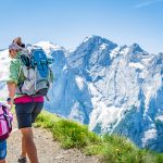 Wandern mit Blick auf die Marmolata