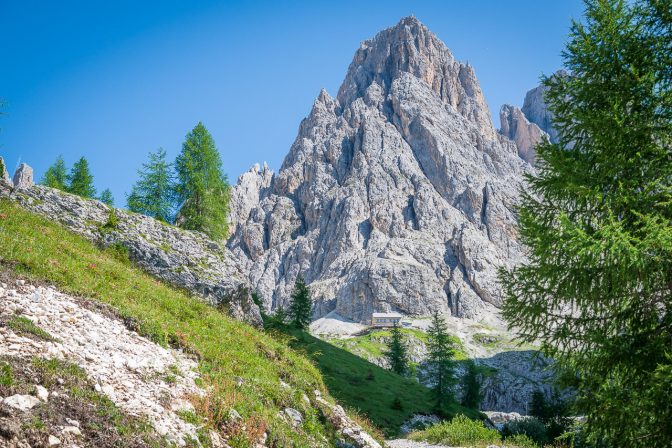 Die Langkofelhütte unter dem gleichnamigen Dolomitengipfel